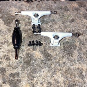 34mm reverse kingpin fingerboard trucks